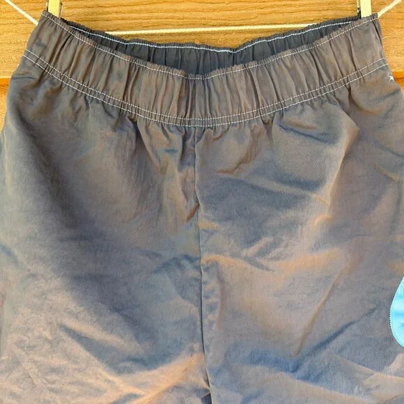 Nike Woman’s Running Gray With Pockets NWOT Shorts Size M - Picture 2 of 13